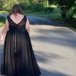 formal dress size 24 but fits like a 20.